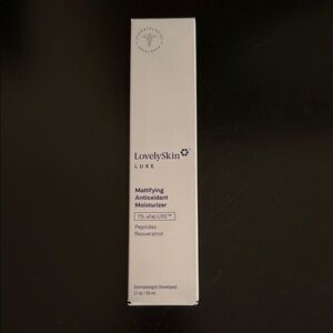 LovelySkin Luxe mattifying antioxidant moisturizer - NWT